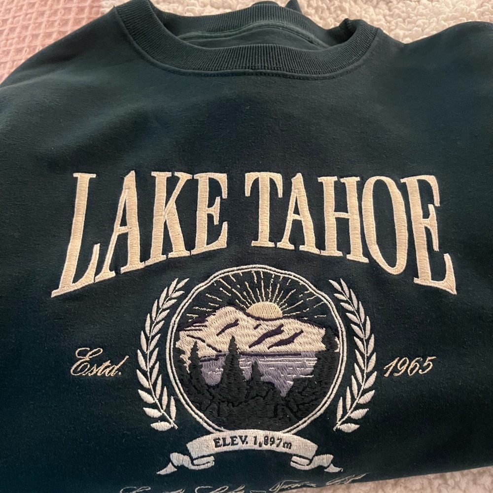 Lake Tahoe Abercrombie and Fitch XS Soft Crewneck